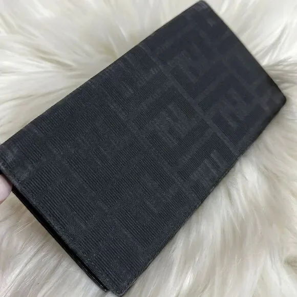 COPY - 💯Authentic Fendi Bifold Long Wallet 🍀 - Picture 2 of 12